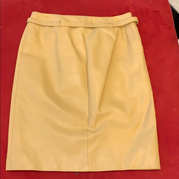 Bisou Bisou camel leather skirt. - Picture 2 of 8